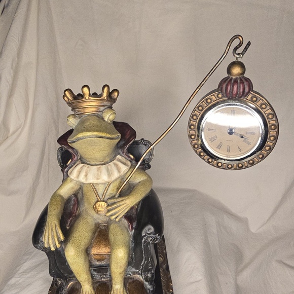Other - Frog‎ Prince Figure With Clock